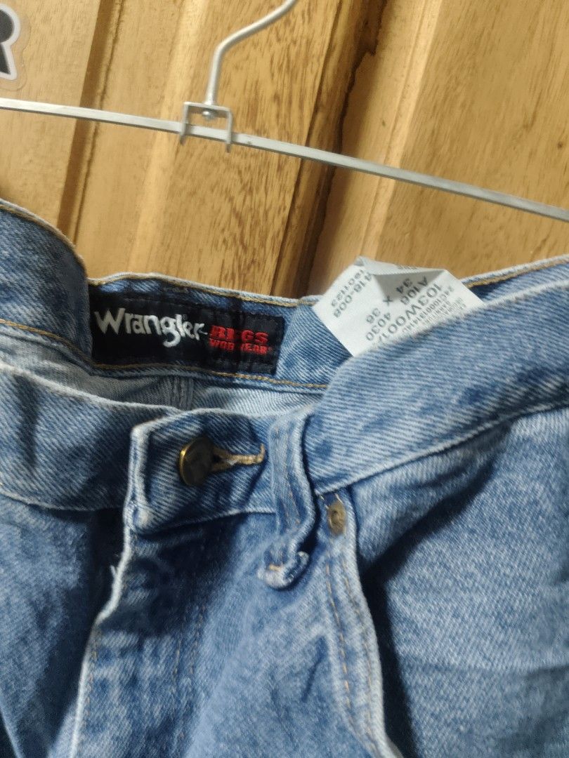Wrangler Jeans Size 34 (Category: Jeans) located in Tuguegarao City. Submitted by xiraaaaa (Listing ID 1466276103, Image 3). Description: size 34 issue hem and stains.