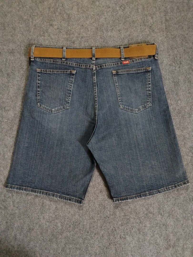 WRANGLER JORTS (Category: Shorts) located in Kalibo. Submitted by ionsthrift (Listing ID 1466288152, Image 3). Description: 📌Ugaliing mag basa palagi, pra iwas tanong o aberya. 📌Wag na mag offer kng hndi nman kayang panindigan or bibilhin. Dahil once na nag offer ka dpat sure ka. 📌Please, manage your expectation nlng, halos lahat po ng items ay galing ukay, denedeclare ko nman pag my issue, pro pasensya na pag meron akong di napansin, lalo na 