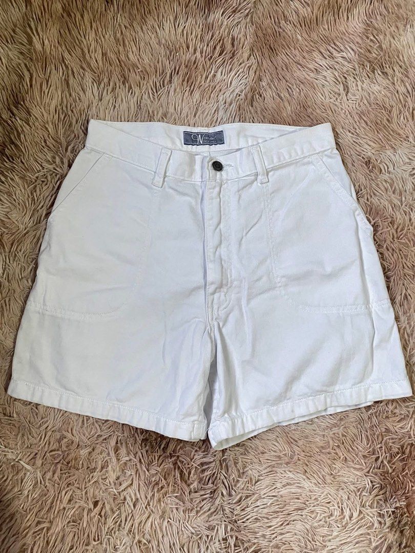 Wrangler white denim shorts utility style (Category: Shorts) located in Manila. Submitted by stormibutterfly26 (Listing ID 1466198989, Image 1). Description: Small. Wrangler white denim shorts in a flattering high-waist fit. Features front pockets, belt loops, and a button closure. A versatile, clean casual staple that easily pairs with tees and crop tops for warm weather..