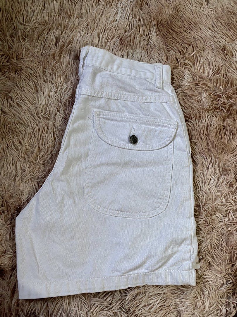 Wrangler white denim shorts utility style (Category: Shorts) located in Manila. Submitted by stormibutterfly26 (Listing ID 1466198989, Image 3). Description: Small. Wrangler white denim shorts in a flattering high-waist fit. Features front pockets, belt loops, and a button closure. A versatile, clean casual staple that easily pairs with tees and crop tops for warm weather..