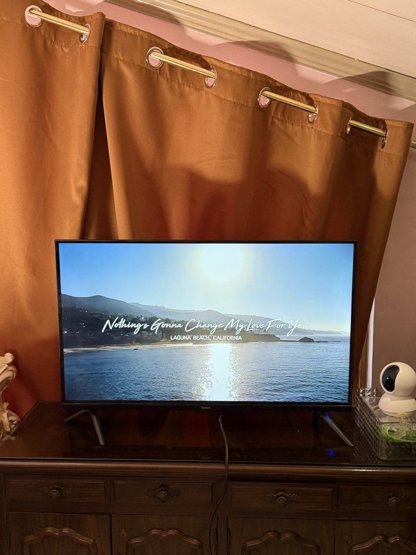 Xastron Smart TV with Remote Control & Stand (Category: TV) located in Manila. Submitted by arkaclothing_ (Listing ID 1466200758, Image 3). Description: - Brand: Xastron Smart TV - Condition: Good working order, clear display - Included: Original remote control and stand legs - Apps: Netflix, ABS-CBN channels, Astron channel, and more - Setup: Plug and play ready.