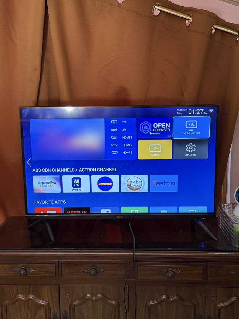 Xastron Smart TV with Remote Control & Stand (Category: TV) located in Manila. Submitted by arkaclothing_ (Listing ID 1466200758, Image 1). Description: - Brand: Xastron Smart TV - Condition: Good working order, clear display - Included: Original remote control and stand legs - Apps: Netflix, ABS-CBN channels, Astron channel, and more - Setup: Plug and play ready.