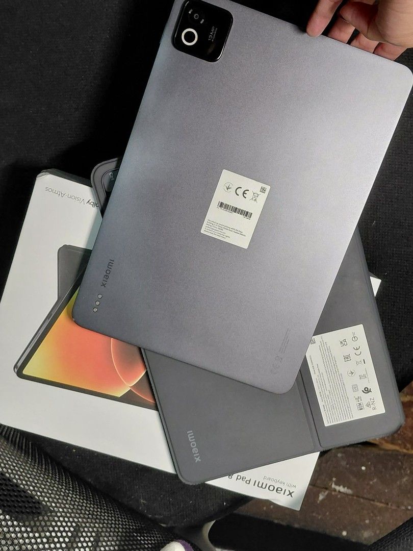 Xiaomi Pad 8 8/256GB Pine Green (Category: Android) located in Makati City. Submitted by michaelang05 (Listing ID 1462200328, Image 1). Description: 🔥 XIAOMI PAD 8 — 8GB RAM / 256GB 🔥 💯 99% Makinis! ✨ June 2026 First Use ✨ No dents ✅ No hidden issues 🔋 100% Battery Health 🔄 68 Cycle Count 📦 Complete Set ✔️ Original Box ✔️ Charger ✔️ Manual ✔️ Xioami Keyboard ✔️ Xioami Mouse 🚀 Smooth performance — perfect for work, study, gaming, streaming 