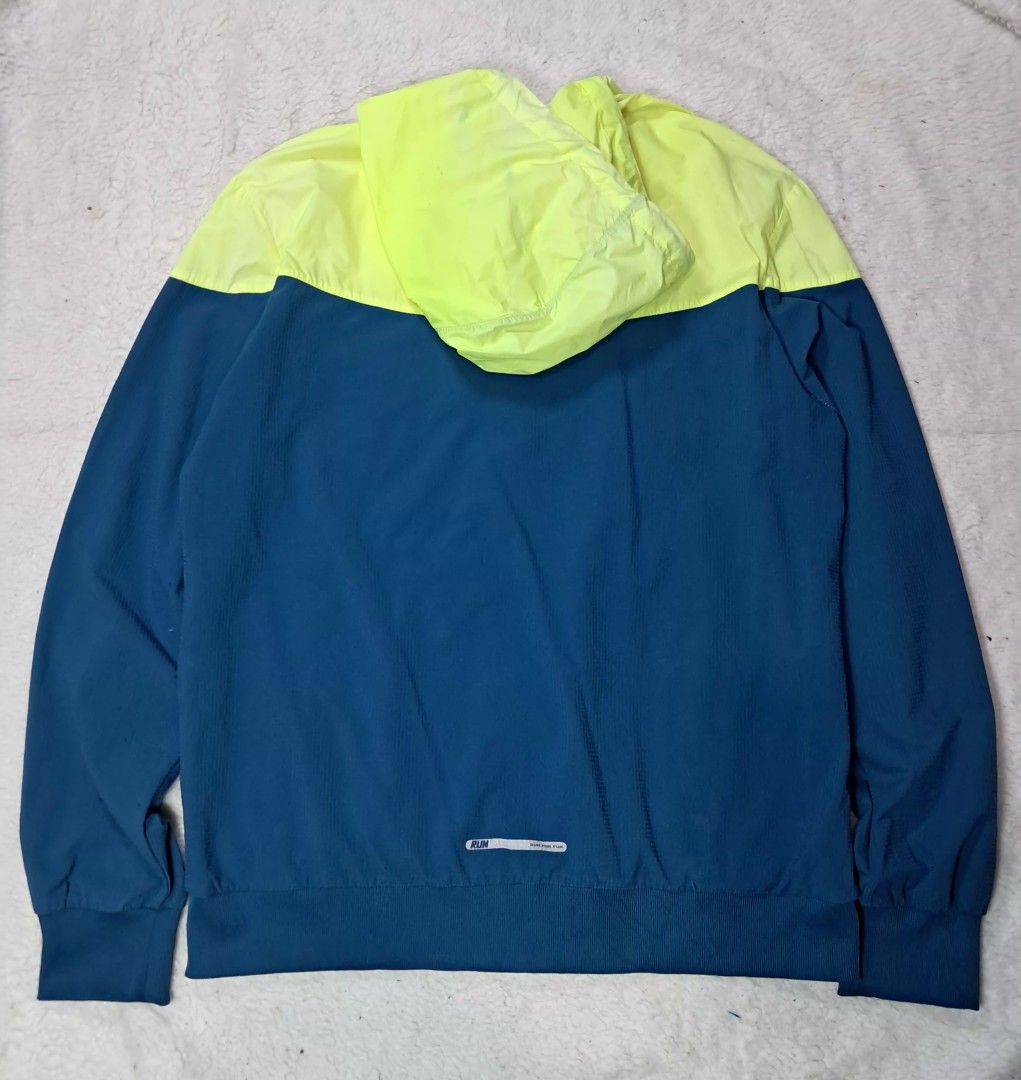 Xtep run train windbreaker jacket (Category: Coats, Jackets and Outerwear) located in Baguio. Submitted by mishmashfritz (Listing ID 1466163422, Image 2). Description: Good used condition, min. Lints/fabric snag, nylon lime green part, polyester fabric green part, zippered pockets thrifted, slight discoloration on hood and back- unnoticeable Washable stain malapit sa logo.