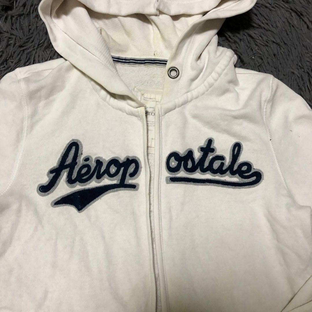 Y2k Aeropostale Hoodie (Category: Activewear) located in Camiling. Submitted by thriftscape2024 (Listing ID 1466303542, Image 3). Description: Excellent Condition Color rate: 9/10 Issue: no zipper Medium.