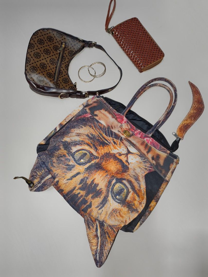 Y2k bags & wallet (Category: Luxury Bags & Wallets) located in Manila. Submitted by meowl_vault (Listing ID 1466243909, Image 1). Description: TAKE ALL ₱669 Shipment tomorrow ! 🐈 "Achachachum" bag Japanese brand 2 handbags, 1 gold round earrings, Long wallet! ✧˖°📷 : ɪᴛᴇᴍꜱ ᴏɴ 🎠₊˚⊹♡ www.carousell.ph/u/meowl_vault 𝐑𝐄𝐀𝐃 𝐁𝐄𝐅𝐎𝐑𝐄 𝐘𝐎𝐔 𝐏𝐔𝐑𝐂𝐇𝐀𝐒𝐄 𝕳𝖆𝖓𝖉-𝖕𝖎𝖈𝖐𝖊𝖉 & 𝖕𝖗𝖊-𝖑𝖔𝖛𝖊𝖉 𝖎𝖙𝖊𝖒𝖘. ♡ Ships 𝗡𝗮𝘁𝗶𝗼𝗻𝘄𝗶𝗱𝗲. J&T 