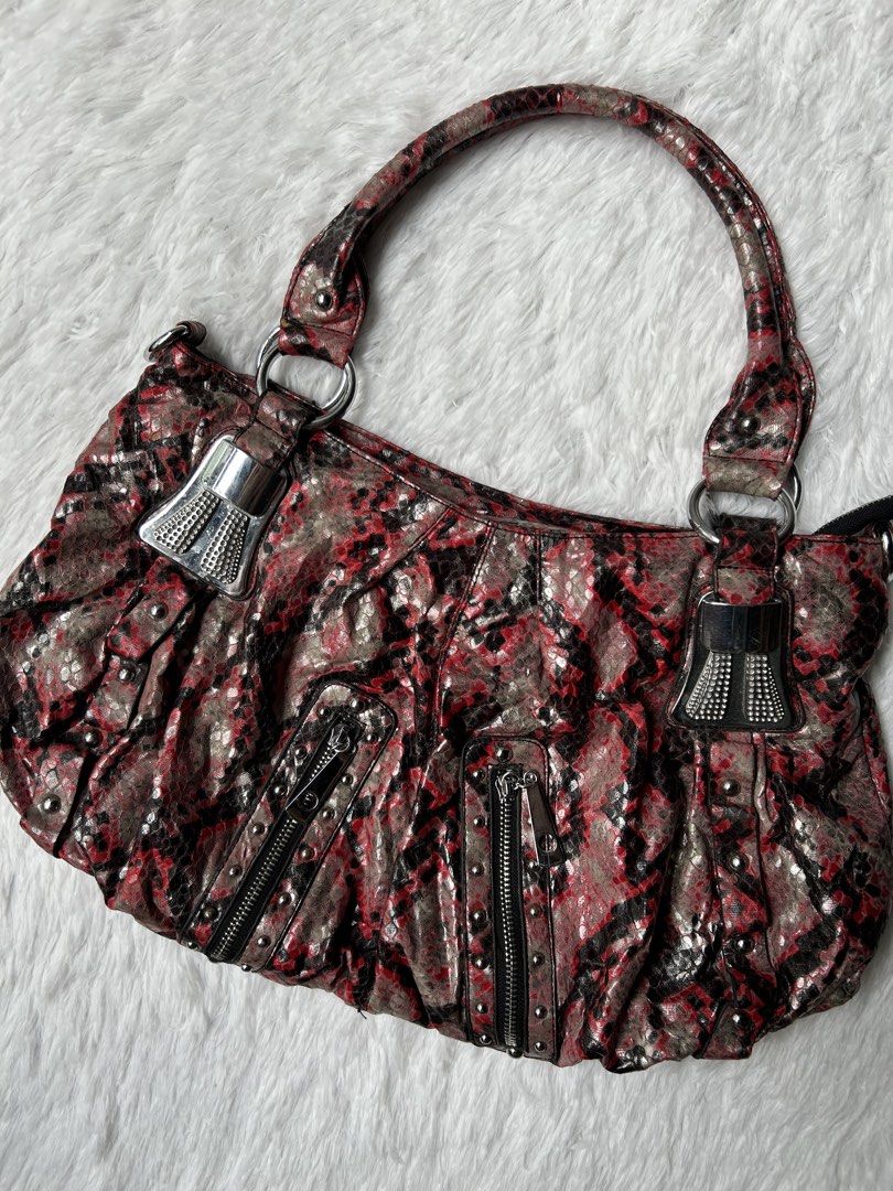Y2k leather Shoulder bag (Category: Shoulder Bags) located in Quezon City. Submitted by herarchiveph (Listing ID 1466207357, Image 2). Description: Y2k Shoulder bag - In excellent condition - Has sign of used - No major issues - Check pic to see details and condition.