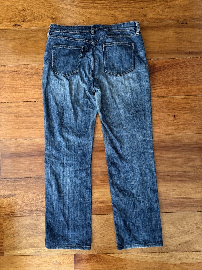 Y2K Low Rise Straight Jeans (Category: Jeans) located in Manila. Submitted by enneil (Listing ID 1466182640, Image 2). Description: no when worn doesnt fit me waist ~40 cm rise 25 cm (button to end of zipper is 15 cm) thigh 25 cm leg hole 20 cm length 99 cm y2k jeans, low rise jeans, straight jeans, model off duty vibe.