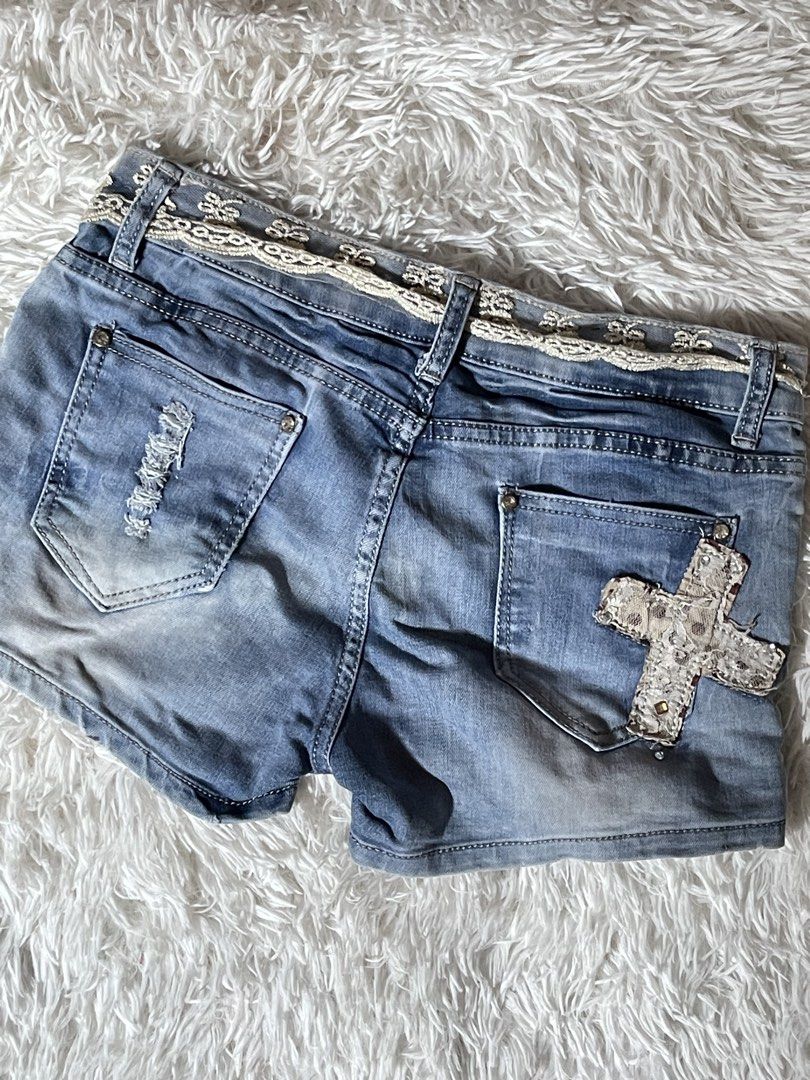 y2k short (Category: Shorts) located in Manila. Submitted by sandy_05_shark (Listing ID 1466234009, Image 3). Description: ₊⊹ size 28 on tag ｡𖦹°manage your expectation₊⊹ ˚˖𓍢ִ໋❀ color may vary⋆˚꩜｡.