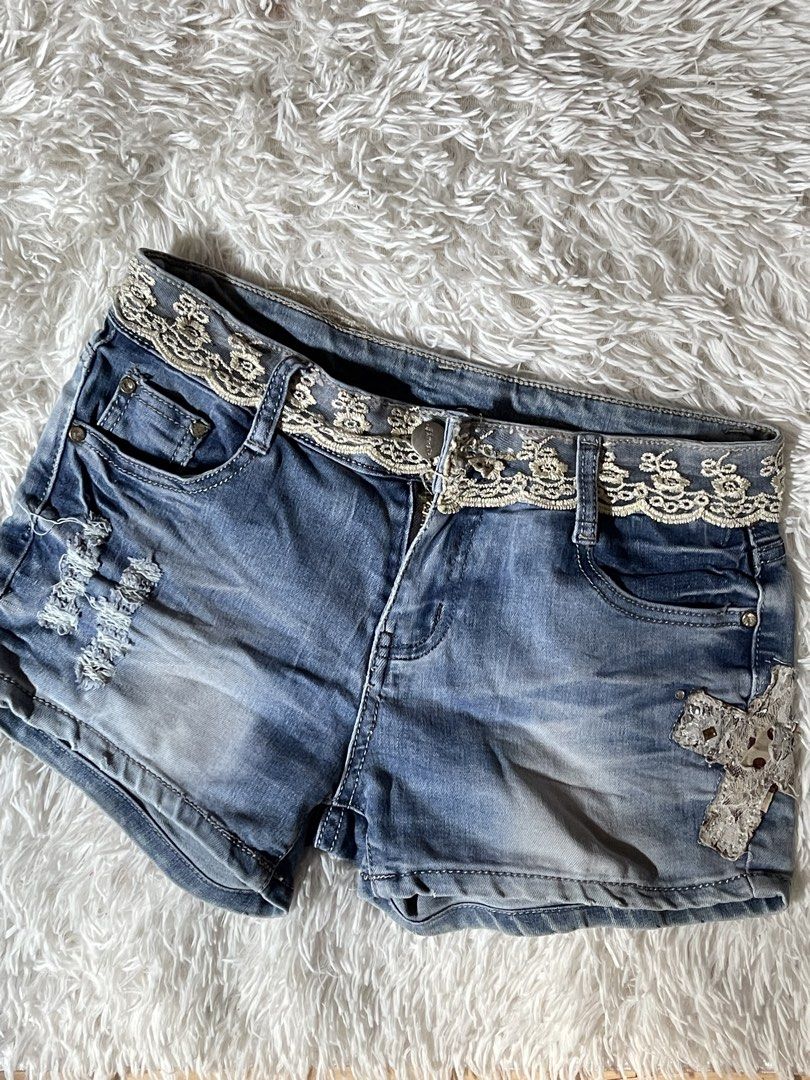 y2k short (Category: Shorts) located in Manila. Submitted by sandy_05_shark (Listing ID 1466234009, Image 2). Description: ₊⊹ size 28 on tag ｡𖦹°manage your expectation₊⊹ ˚˖𓍢ִ໋❀ color may vary⋆˚꩜｡.