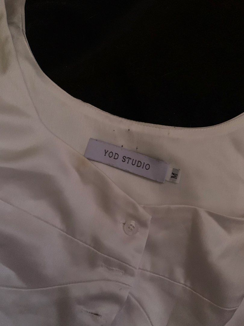 YOD STUDIO SATIN/SILKY BUTTON-UP TOP (Category: Sleeveless) located in Manila. Submitted by shie333 (Listing ID 1466183195, Image 3). Description: Size: M (on tag) Color: White / Ivory Material: Silky / satin-like fabric Style: Sleeveless fitted top Neckline: Scoop/round neckline Details: Curved panel/seam detail across the bust Closure: Front button-down Fit: Fitted / flattering silhouette Length: Cropped/waist-length Condition: Preloved, good c
