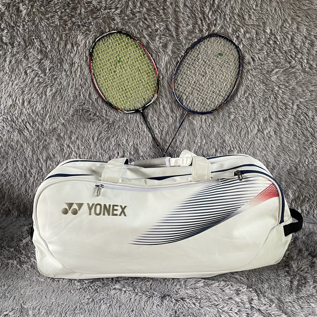 Yonex Badminton Bag (Category: Looking For) located in Valencia. Submitted by youngowl.1f71ec (Listing ID 1466178847, Image 2). Description: Good quality No issue 4 Compartment.