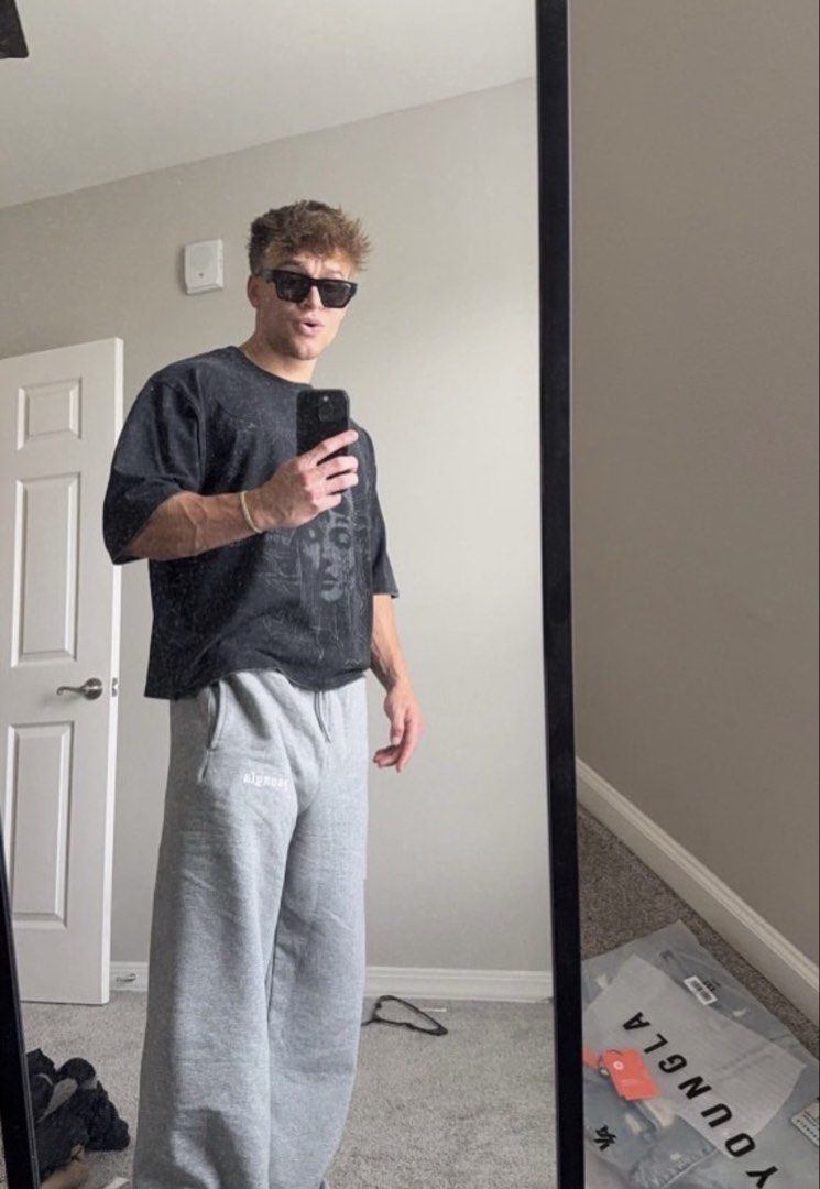 YOUNGLA Classic Baggy Sweats (Category: Activewear) located in Bayombong. Submitted by rethreadsactivewear (Listing ID 1466249771, Image 3). Description: ON-HAND! READY TO SHIP! 🔥 YOUNGLA Classic Baggy Sweats Heather Grey Small Like new 2799 only! Product Description MATERIAL: 100% Cotton FABRIC WEIGHT: 460 GSM FIT: Baggy. DESIGN: The YoungLA Classic Baggy Sweats are your new go-to for everyday comfort. Made from soft 100% cotton with a hefty 46