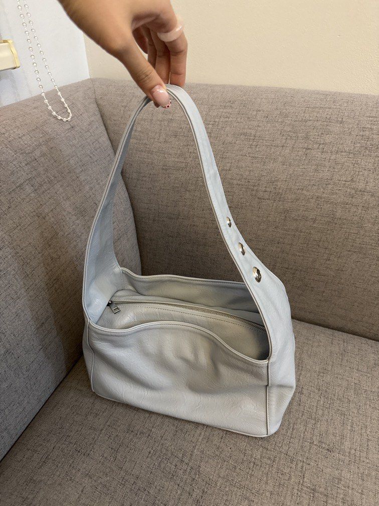 Zala bag in baby blue (Category: Shoulder Bags) located in Manila. Submitted by namiskyumi (Listing ID 1466298091, Image 2). Description: .