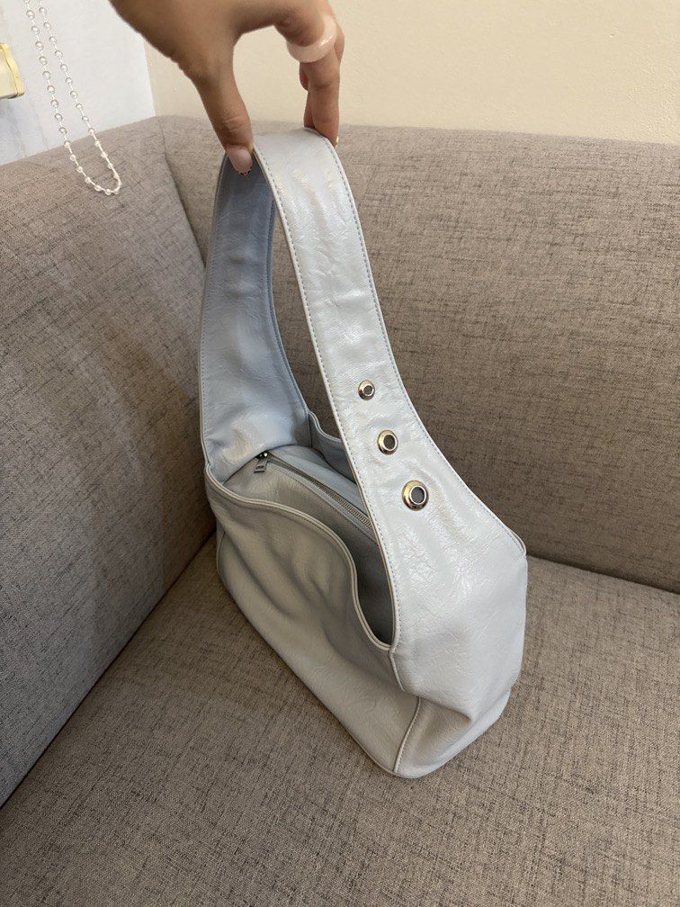 Zala bag in baby blue (Category: Shoulder Bags) located in Manila. Submitted by namiskyumi (Listing ID 1466298091, Image 1). Description: .