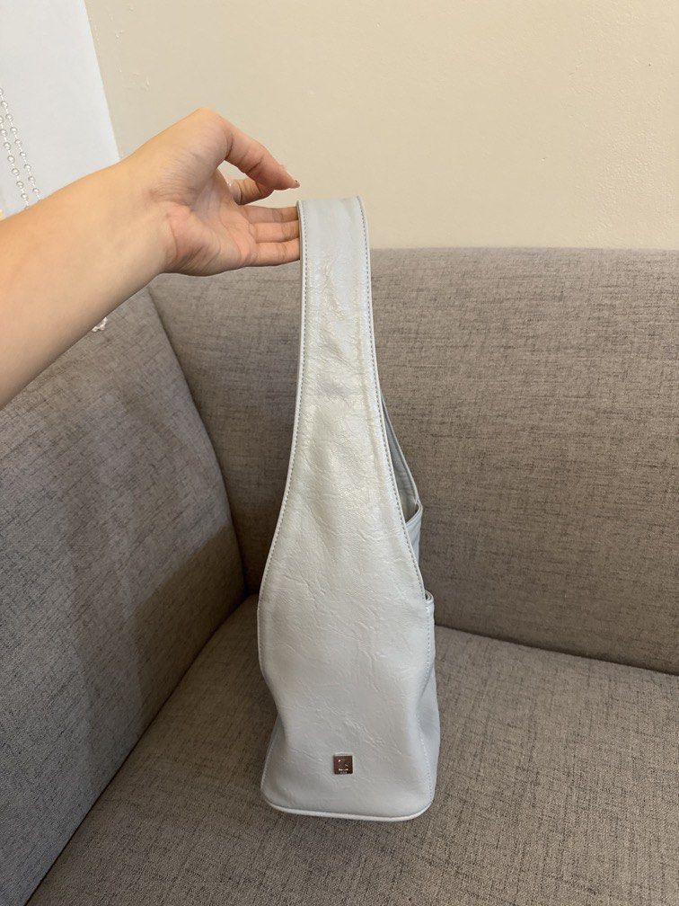 Zala bag in baby blue (Category: Shoulder Bags) located in Manila. Submitted by namiskyumi (Listing ID 1466298091, Image 3). Description: .