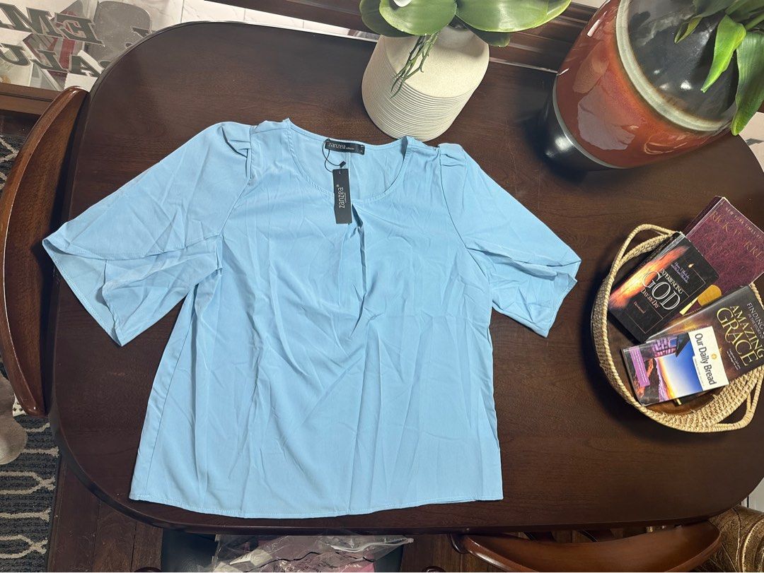 Zanzea Blouse XL (Category: Blouses) located in Baguio. Submitted by prettygirl_kaplaan (Listing ID 1466306617, Image 1). Description: Wrong size laing ngim never worn.