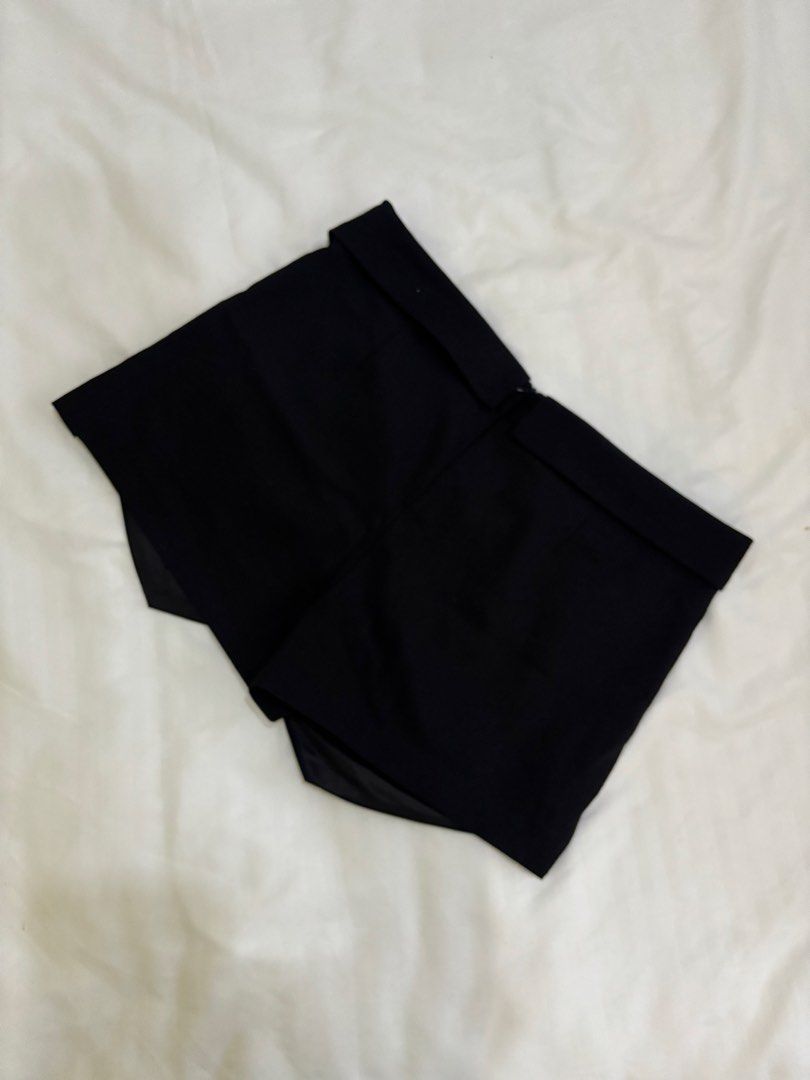 Zara Basic Black Skort (Category: Skirts) located in Manila. Submitted by prixo_btg_ (Listing ID 1466241397, Image 3). Description: - Brand: Zara Basic - Item: Black skort - Size: Small (27-28') - Condition: Brandnew (removed tag).