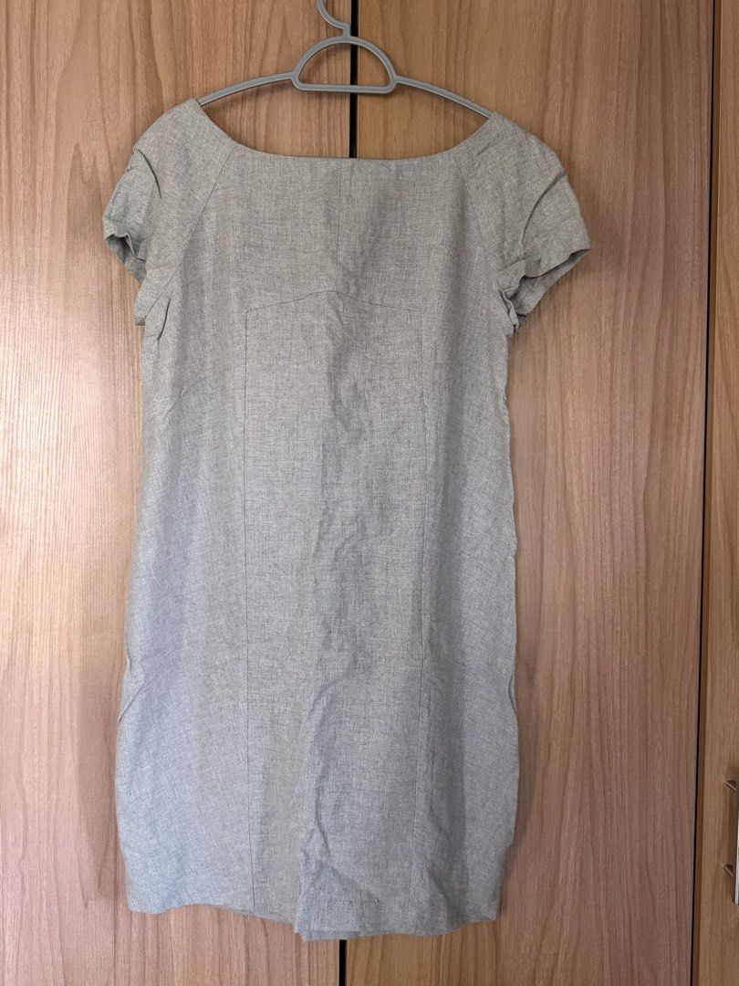 Zara Basic Grey Short Sleeve Dress Size M (Category: Dresses) located in Las Pinas. Submitted by chybautista (Listing ID 1466168816, Image 2). Description: - Brand: Zara Basic - Size: M Length 34 Chest 34 non stretch - Origin: Made in Spain - Color: Neutral grey (goes with everything) - Design: Short sleeves, boat neckline, straight cut - Style: Simple everyday piece, easy to style for work or casual outings.