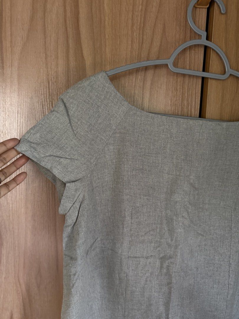 Zara Basic Grey Short Sleeve Dress Size M (Category: Dresses) located in Las Pinas. Submitted by chybautista (Listing ID 1466168816, Image 3). Description: - Brand: Zara Basic - Size: M Length 34 Chest 34 non stretch - Origin: Made in Spain - Color: Neutral grey (goes with everything) - Design: Short sleeves, boat neckline, straight cut - Style: Simple everyday piece, easy to style for work or casual outings.
