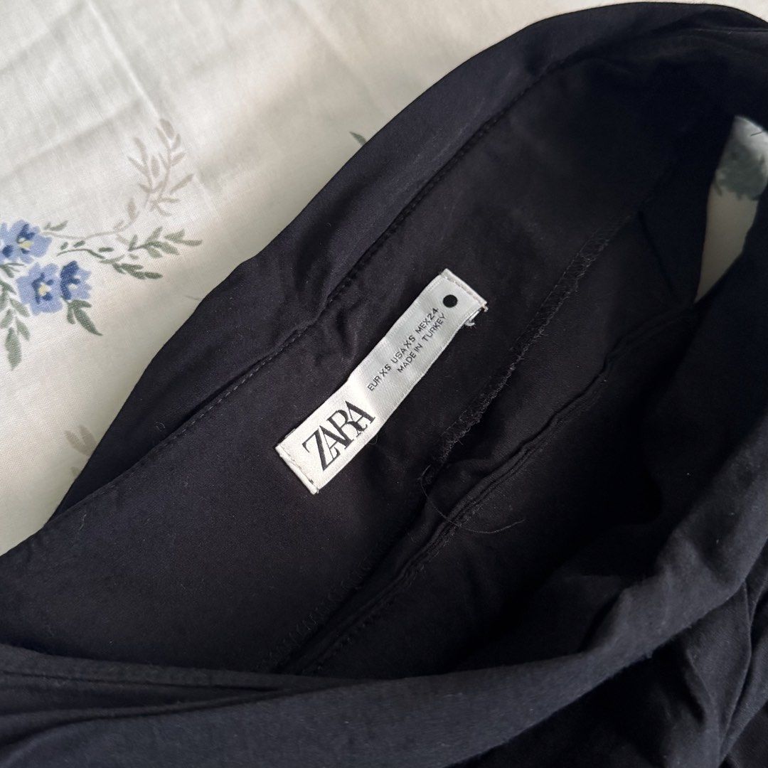 ZARA BLACK CUT-OUT MINI SKIRT (Category: Skirts) located in Las Pinas. Submitted by micoespotato (Listing ID 1466206170, Image 3). Description: 📏 Measurements: • Waist: 12 inches • Length: 16 inches • RFS: Decluttering • Condition: Good condition, no flaws • MOP: GCash • Courier: Grab / Lalamove Feel free to message me for more photos or inquiries!.