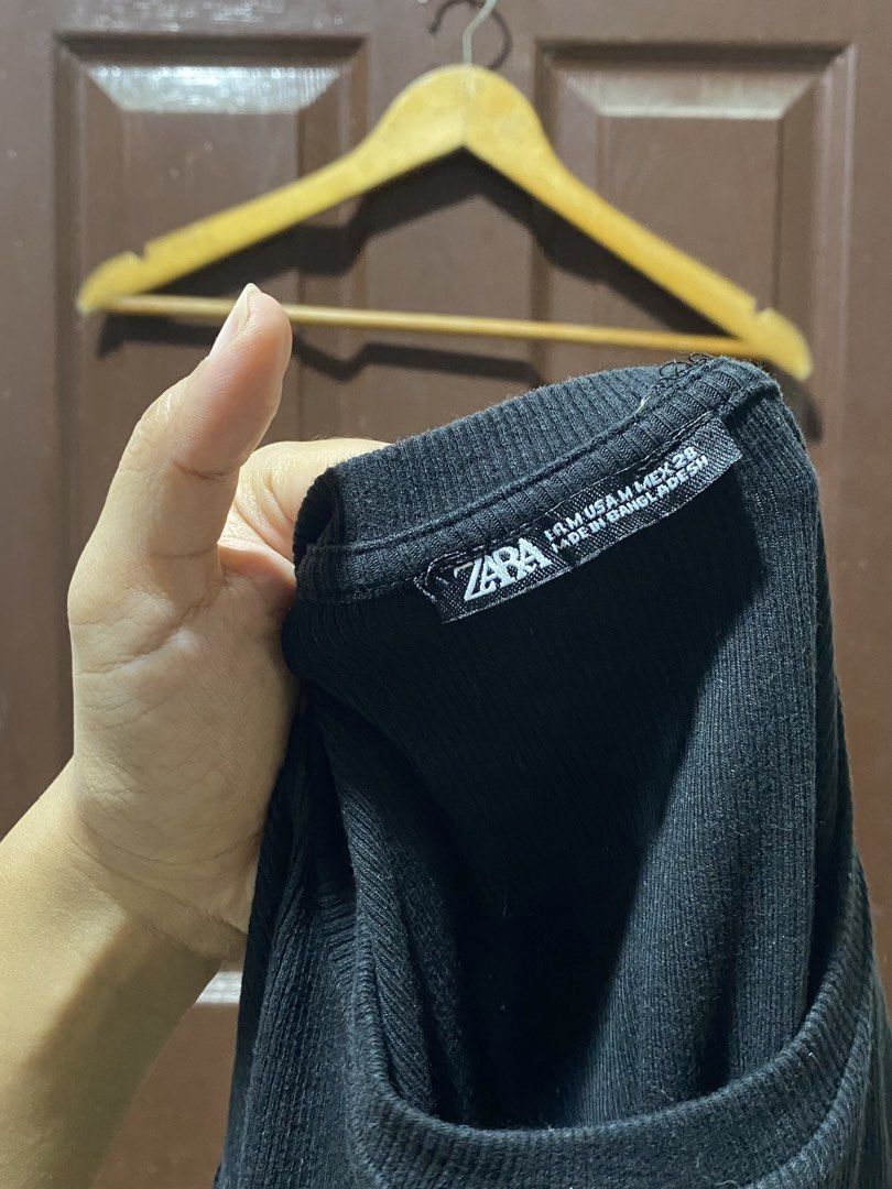 Zara Black Ruched Crop Top (Category: Shirts) located in Calamba. Submitted by soleilcollections.ph (Listing ID 1466237328, Image 2). Description: - Brand: Zara - Size: M - Color: Black - Details: Short sleeves, round neckline, adjustable side drawstrings for a ruched/cinched look - Fabric: Highly stretchy and comfortable - Condition: Worn a few times, solid shape - Style tip: Easy to pair with high-waisted jeans or skirts for a casual chic outfi
