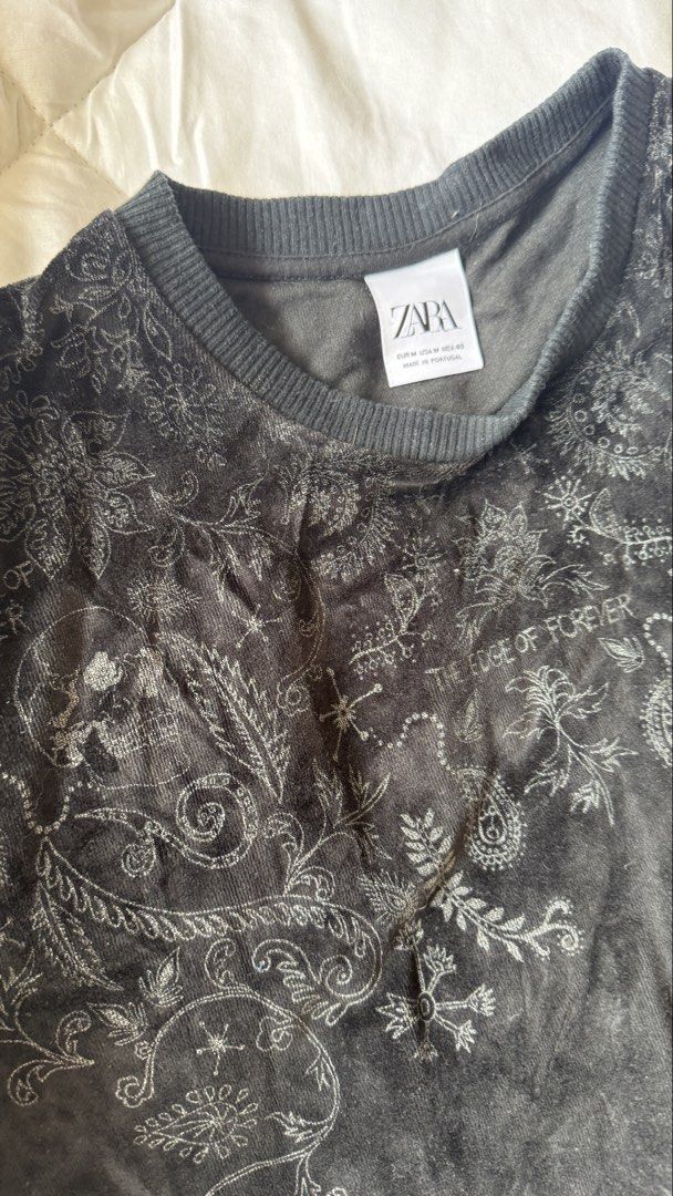 Zara Black Velvet Sweatshirt With Silver Print Size M (Category: Longsleeves) located in Quezon City. Submitted by meezck (Listing ID 1466190813, Image 2). Description: - Brand: Zara - Material: Soft black velvet with a textured feel - Design: Silver graphic print featuring floral, paisley patterns, and 'THE EDGE OF FOREVER' text on front, shoulders, and sleeves - Details: Ribbed crewneck, cuffs, and hem - Size: Medium (EUR M, USA M, MEX 40) - Or