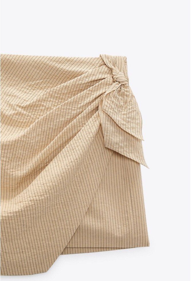ZARA BOW SIDE SKIRT MEDIUM (Category: Skirts) located in Paranaque City. Submitted by brandedlab (Listing ID 1466296667, Image 3). Description: .