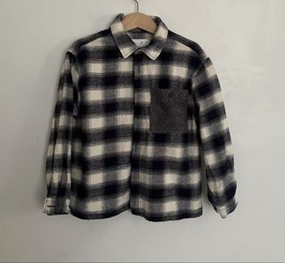 (Category: ) located in . Submitted by ourburstingwardrobe_ (Listing ID 1466190013, Image 1). Description: .