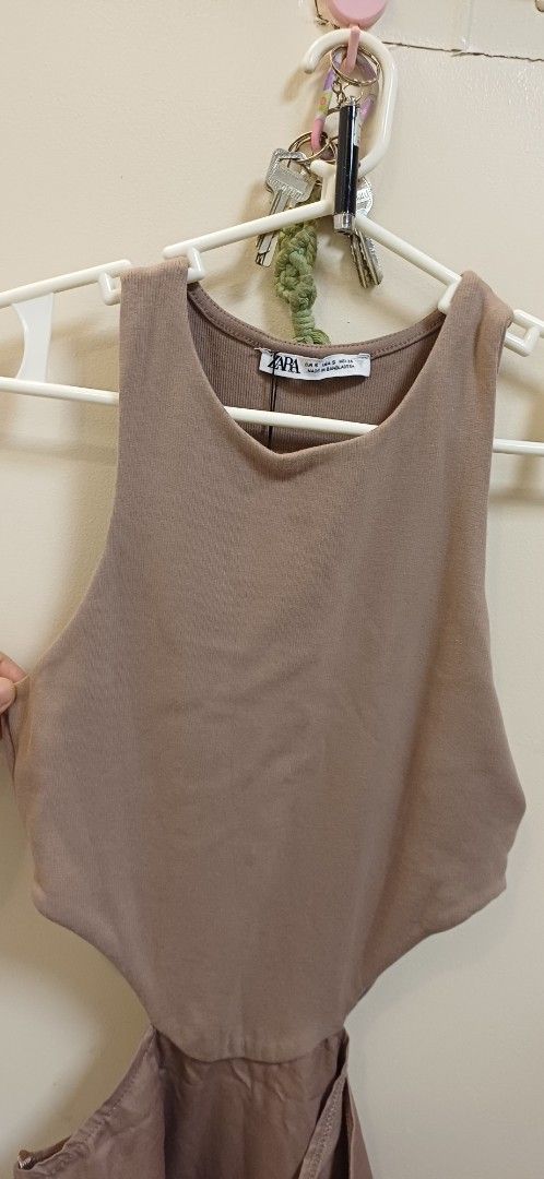 Zara Brown Cutout Maxi Dress (Category: Dresses) located in Pasay City. Submitted by pepper1997 (Listing ID 1466308265, Image 2). Description: - Brand: Zara - Color: old Rose - Condition: Brand new with tags attached - Design: Scoop neckline, sleeveless, trendy side cutouts - Fit: Flowy maxi skirt - Occasion: Casual outings and warm weather.