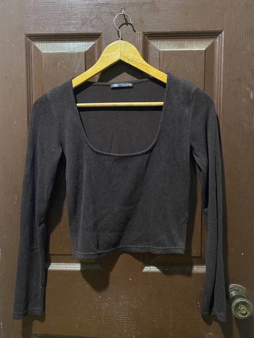 Zara Brown Long Sleeve Square Neck Top (Category: Longsleeves) located in Calamba. Submitted by soleilcollections.ph (Listing ID 1466237337, Image 1). Description: With Flaw Small-medium.
