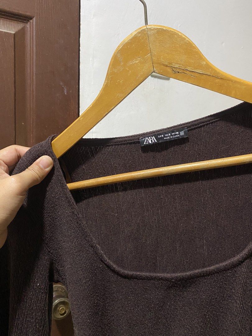 Zara Brown Long Sleeve Square Neck Top (Category: Longsleeves) located in Calamba. Submitted by soleilcollections.ph (Listing ID 1466237337, Image 2). Description: With Flaw Small-medium.