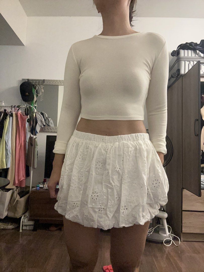 Zara Cream Long Sleeve Crop Top (Category: Longsleeves) located in Makati City. Submitted by magwayr19 (Listing ID 1462788663, Image 3). Description: - Basic white long sleeve crop top from Zara - Classic crew neck design .
