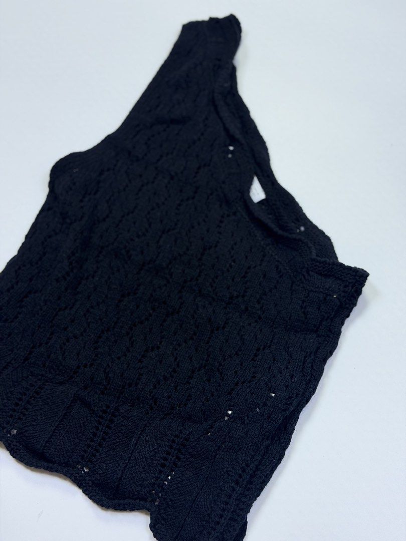 Zara crochet one sided top (Category: Sleeveless) located in Kapangan. Submitted by keythsgs74798 (Listing ID 1466266808, Image 2). Description: .