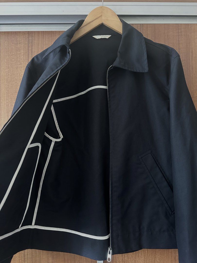 Zara Cropped Jacket/Overshirt Size S (Category: Coats, Jackets and Outerwear) located in Makati City. Submitted by dreeeindacity (Listing ID 1466194425, Image 2). Description: Size: S Color: Black/Dark Navy Bought early this year, used twice Retails for around 5k php 2,500php OBO .
