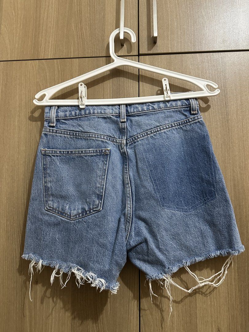Zara denim shorts size EUR 36 (Category: Shorts) located in Quezon City. Submitted by sofieegee (Listing ID 1466298699, Image 2). Description: - Brand: Zara - Size: EUR 36 / US 4 (True to size) - Wash: Classic light wash - Style: High-waisted with button fly and raw frayed hem - Material: Durable cotton denim - Origin: Made in Turkey - Condition: Great everyday warm-weather staple.