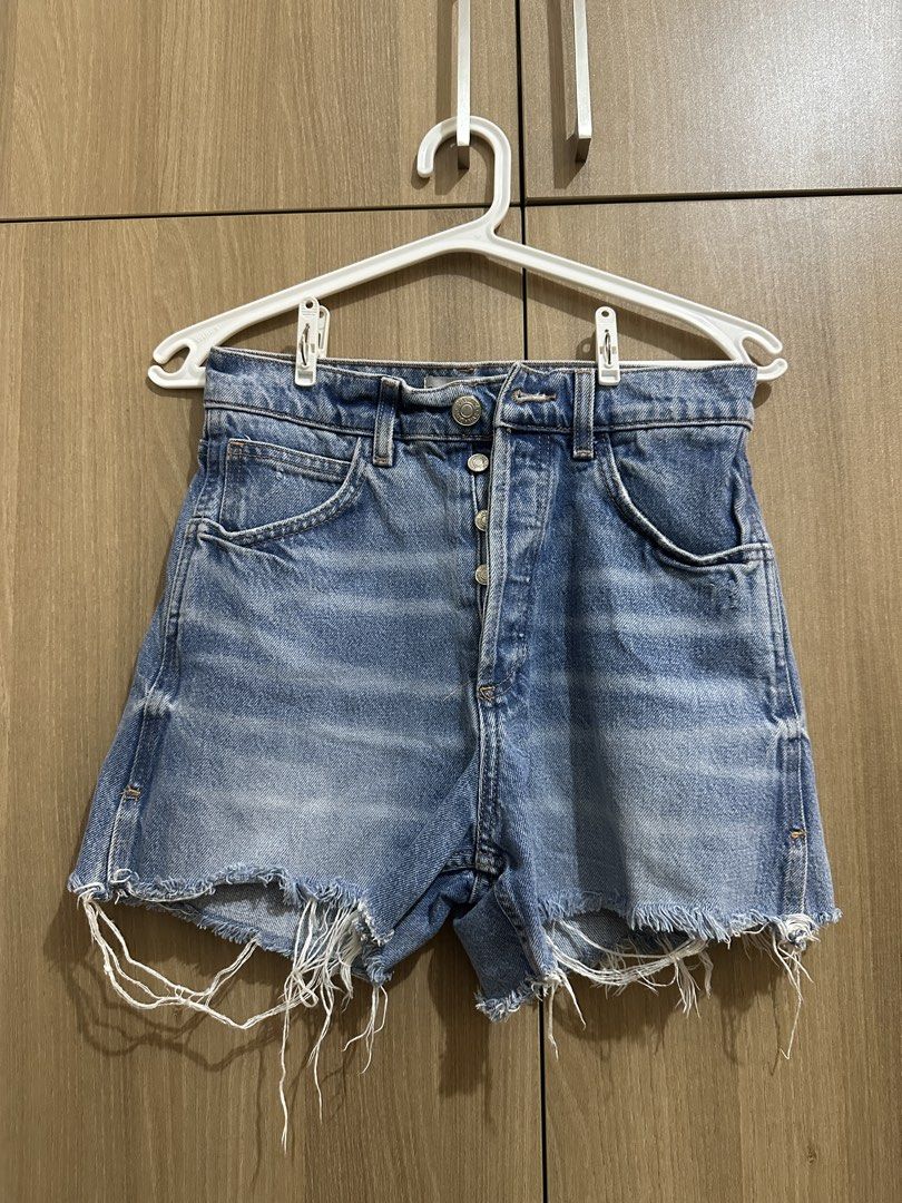 Zara denim shorts size EUR 36 (Category: Shorts) located in Quezon City. Submitted by sofieegee (Listing ID 1466298699, Image 1). Description: - Brand: Zara - Size: EUR 36 / US 4 (True to size) - Wash: Classic light wash - Style: High-waisted with button fly and raw frayed hem - Material: Durable cotton denim - Origin: Made in Turkey - Condition: Great everyday warm-weather staple.