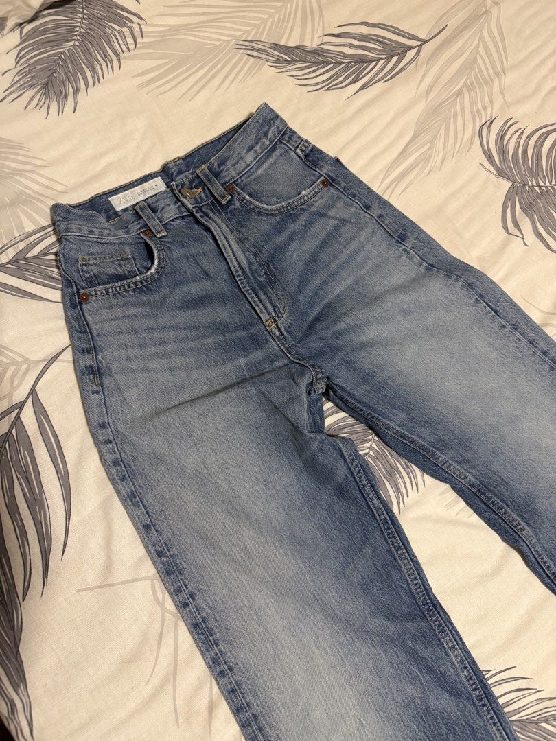 Zara Denim Straight jeans (Category: Jeans) located in Makati City. Submitted by demrixxx27 (Listing ID 1466304755, Image 1). Description: .