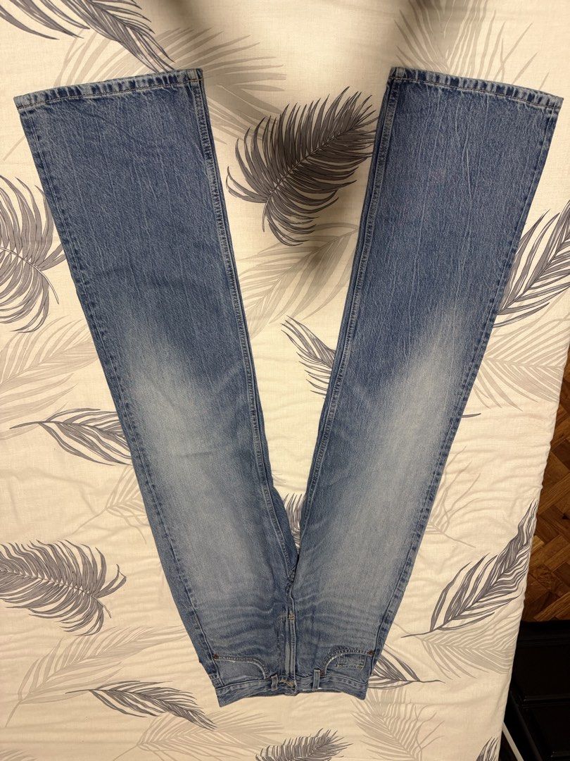 Zara Denim Straight jeans (Category: Jeans) located in Makati City. Submitted by demrixxx27 (Listing ID 1466304755, Image 2). Description: .