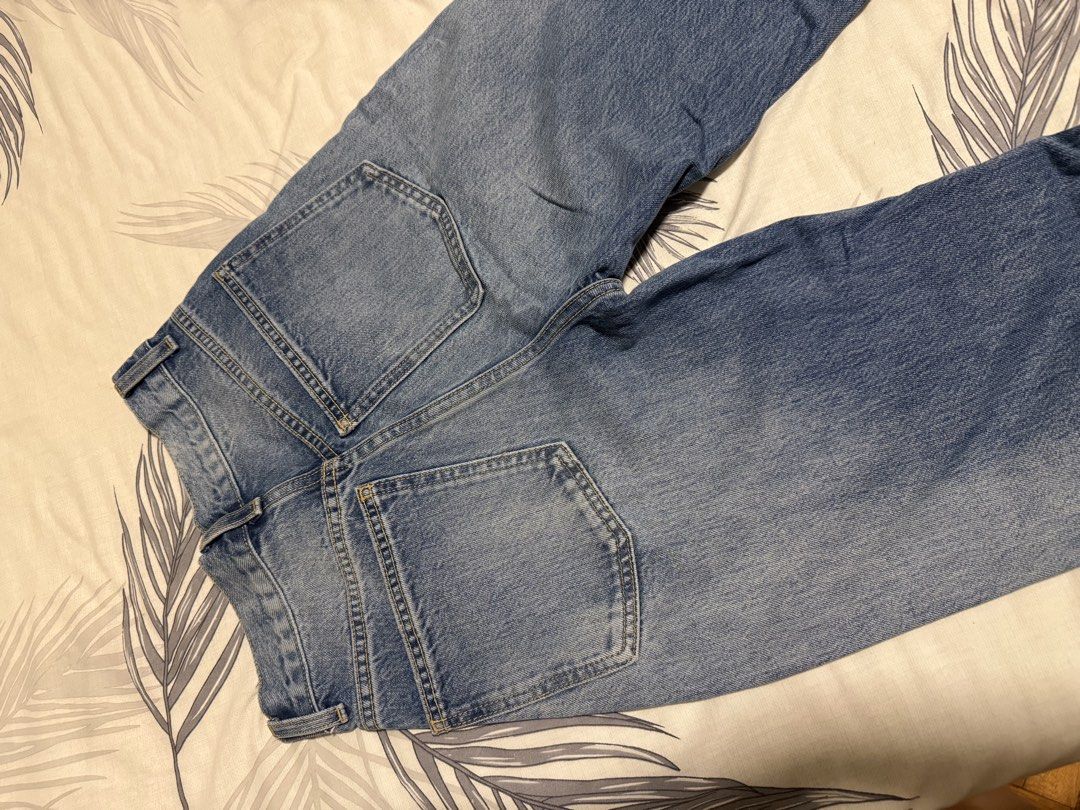 Zara Denim Straight jeans (Category: Jeans) located in Makati City. Submitted by demrixxx27 (Listing ID 1466304755, Image 3). Description: .