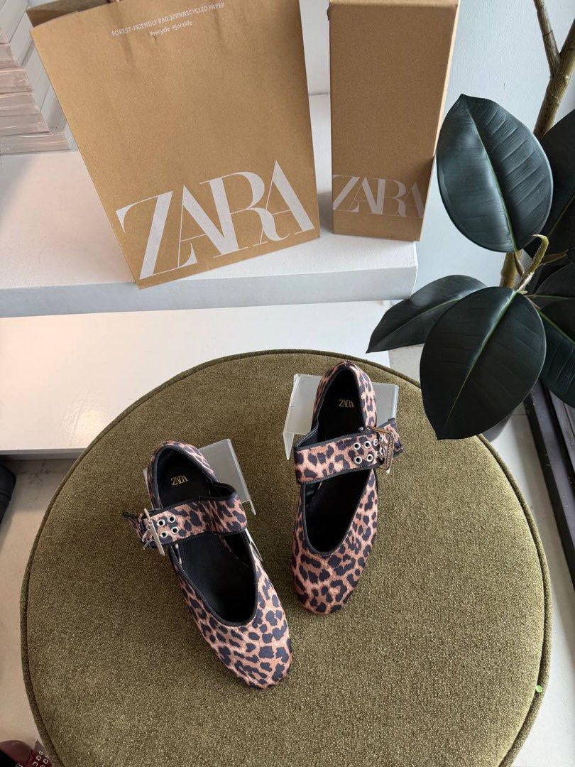 Zara Flat Shoes (Category: Sandals) located in Manila. Submitted by aiman_sole5 (Listing ID 1466271736, Image 2). Description: ₱1,050 - with box and paperbag Available size: 36. 37. 38. 39. 40 📍 Candelaria, Quezon - Lalamove available (same day delivery) - JNT shipping available (₱85 sf around metro manila).