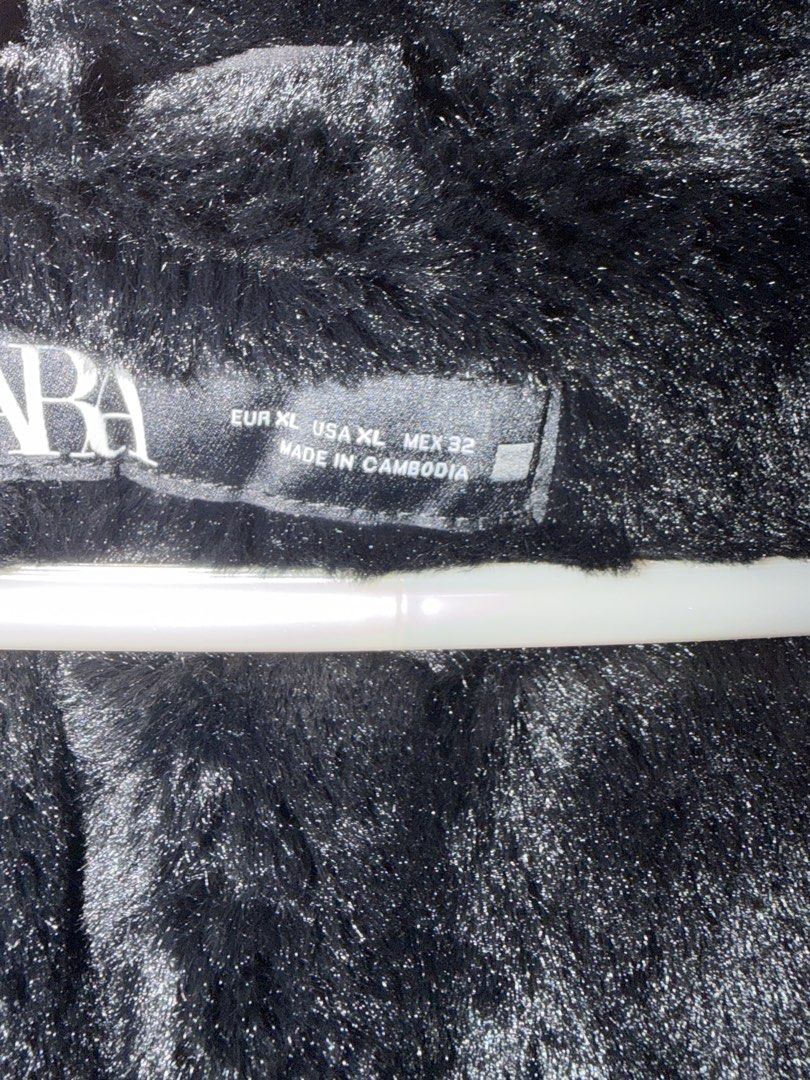 Zara Jacket (Category: Coats, Jackets and Outerwear) located in Quezon City. Submitted by theluxuryrack (Listing ID 1466181900, Image 2). Description: For winter.