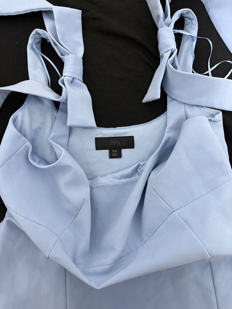 Zara Light Blue Tank Top with Bow Straps (Category: Sleeveless) located in Manila. Submitted by gela__444 (Listing ID 1466326504, Image 2). Description: - Brand: Zara - Size: L (EUR/USA L, MEX 30) - Color: Light blue - Design: Square neckline with tie-up bow straps and structured front - Closure: Convenient side zipper .