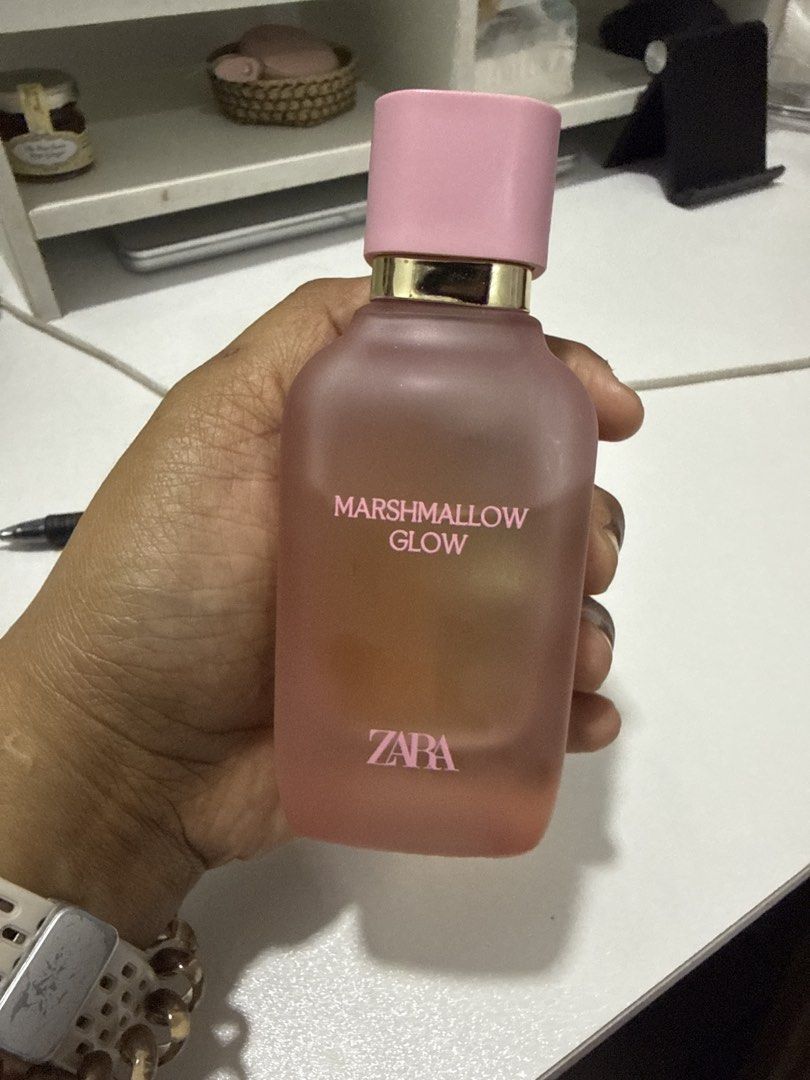 Zara Marshmallow Glow Perfume (Category: Fragrance & Deodorants) located in Las Pinas. Submitted by babykhaleesi (Listing ID 1466283418, Image 1). Description: - Authentic Zara Marshmallow Glow fragrance - Sweet scent profile, perfect for everyday wear - Full bottle in a chic pink frosted glass design with a pink cap and gold collar - Clean exterior with clear lettering - Compact and convenient size, easy to toss into your bag - PM for fast shipp