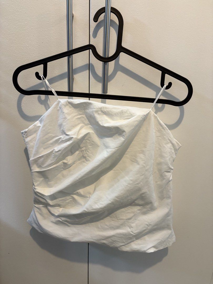 Zara Medium Top (Category: Sleeveless) located in Quezon City. Submitted by sdbs.dump (Listing ID 1466192941, Image 1). Description: Price slightly negotiable Can do meetups @ Makati CBD RFS: Top doesn't fit anymore.
