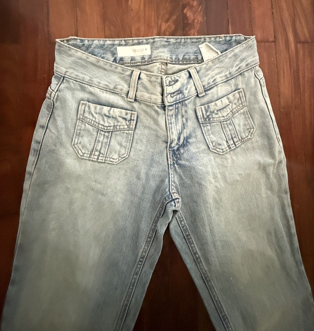 Zara Pocketed Flared Cropped Denim Jeans (Light washed) (Category: Jeans) located in Pasig City. Submitted by atbp__ (Listing ID 1466205233, Image 3). Description: - Brand: Zara , waist 31-32 - Style: Light wash flare jeans with a 2000s vintage look, worn once - Features: Front cargo pockets with button flap details, double button waist closure with belt loops, and standard back pockets - Material: Comfortable everyday denim - Origin: Made in Ban