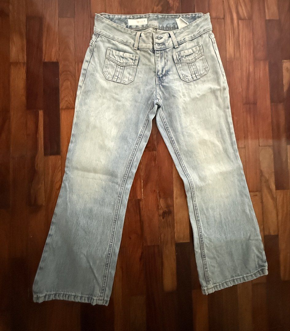 Zara Pocketed Flared Cropped Denim Jeans (Light washed) (Category: Jeans) located in Pasig City. Submitted by atbp__ (Listing ID 1466205233, Image 2). Description: - Brand: Zara , waist 31-32 - Style: Light wash flare jeans with a 2000s vintage look, worn once - Features: Front cargo pockets with button flap details, double button waist closure with belt loops, and standard back pockets - Material: Comfortable everyday denim - Origin: Made in Ban