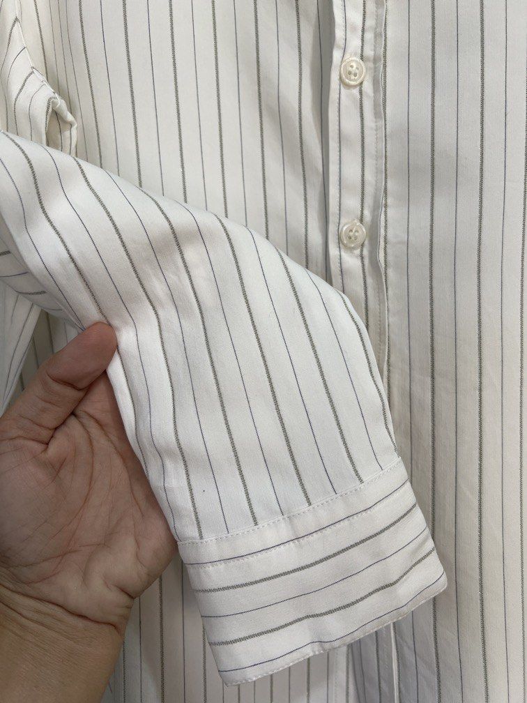 Large Zara slim fit striped longsleeve (Category: Longsleeves) located in Las Pinas. Submitted by gaeley (Listing ID 1466166616, Image 3). Description: super pretty L on tag b: 20" armpit to armpit l: 26" shoulder: 16".