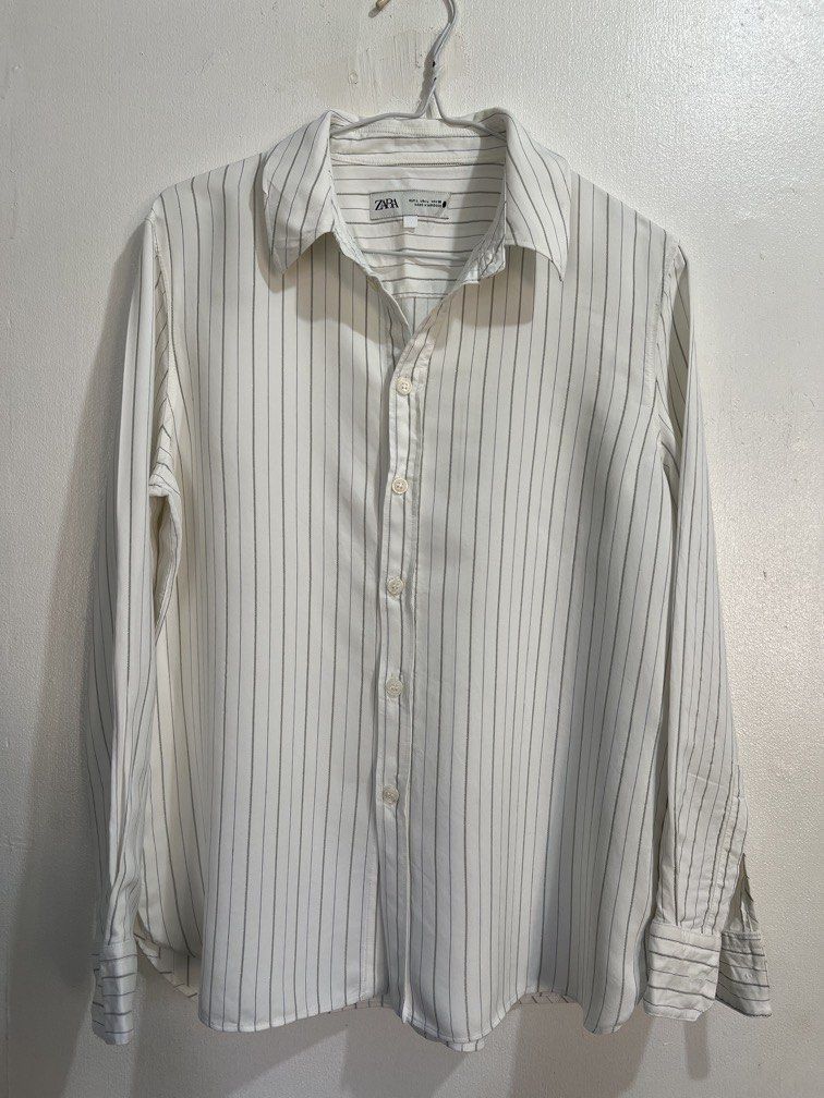 Large Zara slim fit striped longsleeve (Category: Longsleeves) located in Las Pinas. Submitted by gaeley (Listing ID 1466166616, Image 1). Description: super pretty L on tag b: 20" armpit to armpit l: 26" shoulder: 16".