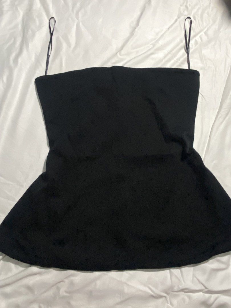 Zara Tube Top (Category: Sleeveless) located in Pasig City. Submitted by aeclosetco (Listing ID 1466219786, Image 1). Description: MOP: Gcash Only 📍Santolan, Pasig City.